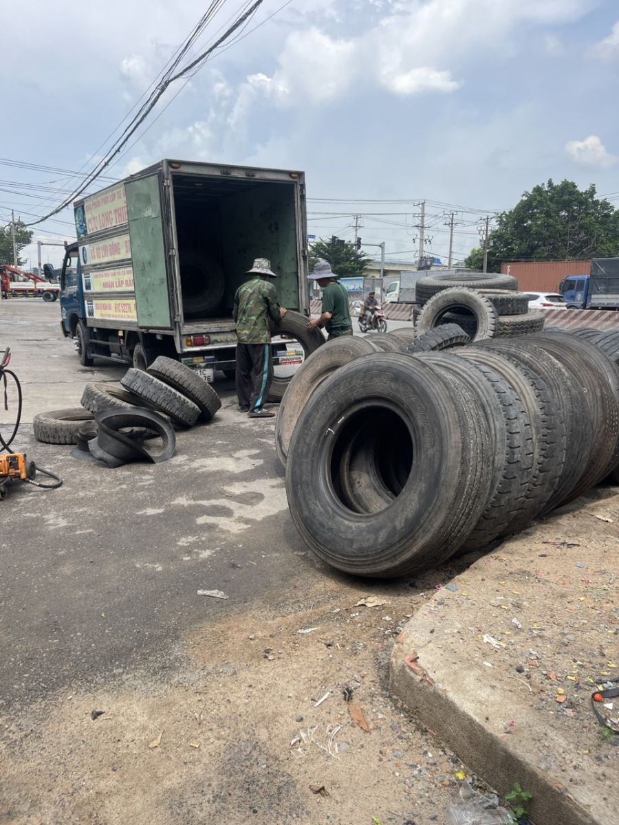 CÓ CẦN THAY LỐP XE ( VỎ XE)  Ô TÔ THEO ĐỊNH KỲ KHÔNG?